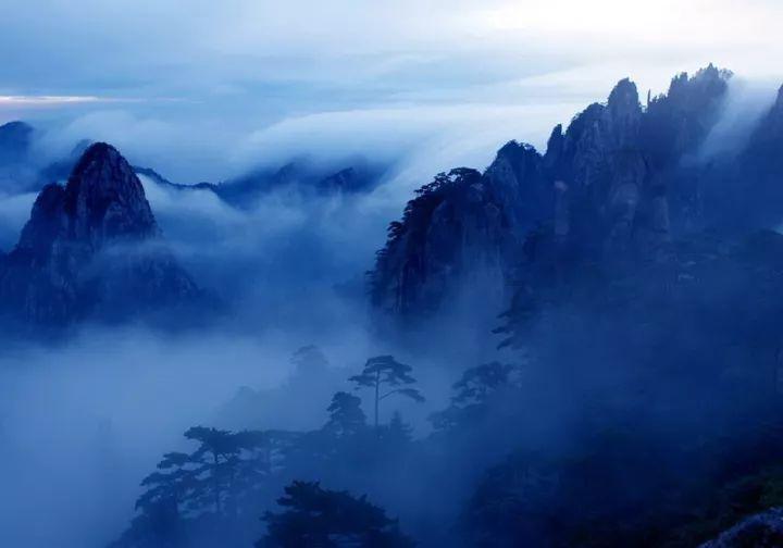 逃离废弃高校